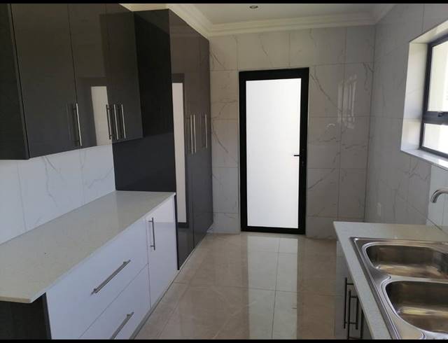 6 BEDROOM HOUSE FOR SALE IN SAVANNAH COUNTRY ESTATE